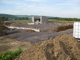 Maurerarbeiten und Fundament - April 2010